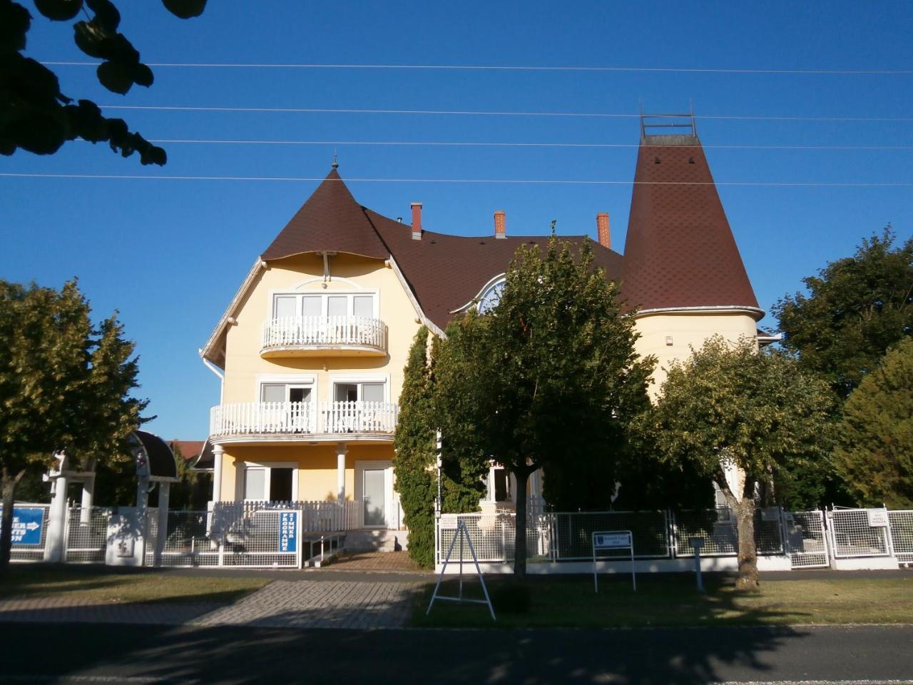 Terezia Guest-House Hotel Vonyarcvashegy Exterior photo